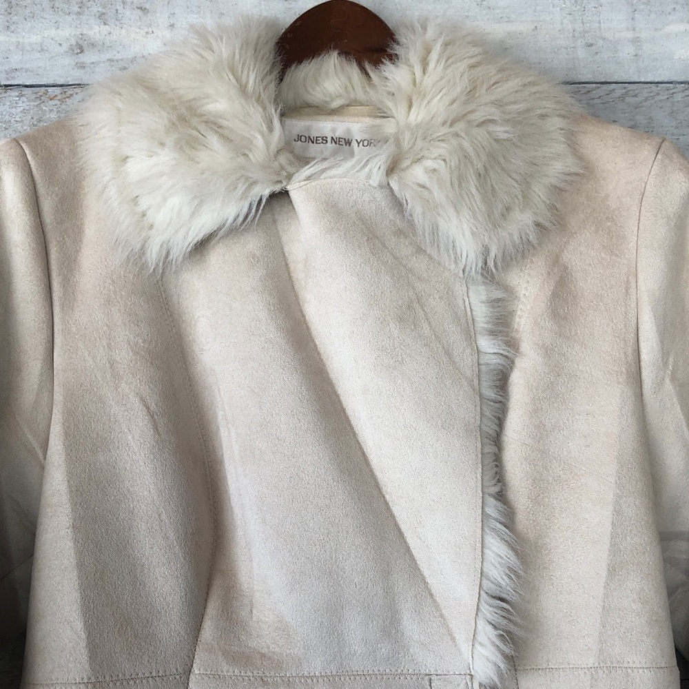 Jones New York full length faux fur coat - Picture 14 of 15